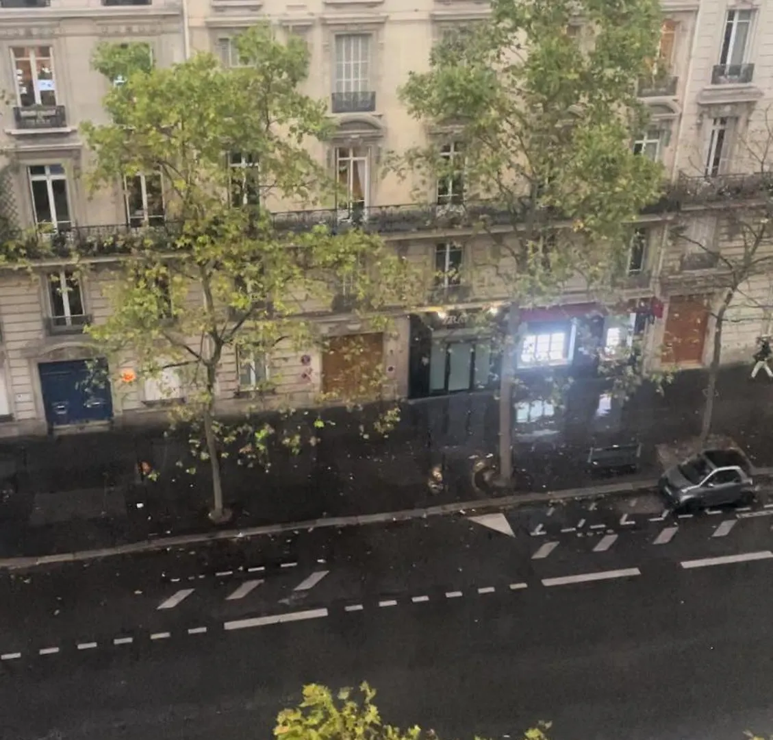 Paris contacts